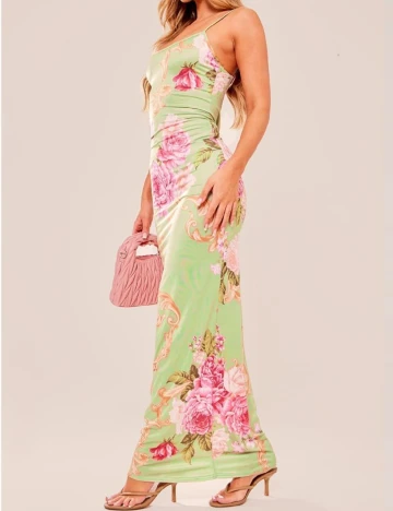 Rochie lunga PRETTYLITTLETHING, verde Verde