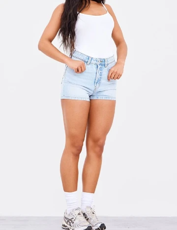 Pantaloni scurti PRETTYLITTLETHING, albastru
