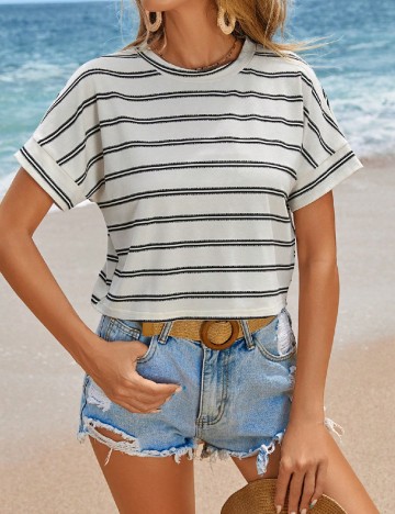 
						Tricou SHEIN, ecru