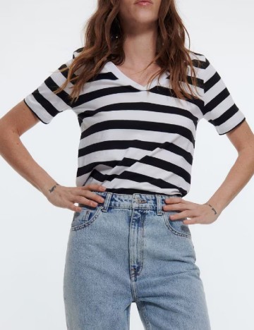 
						Tricou Reserved, alb/negru