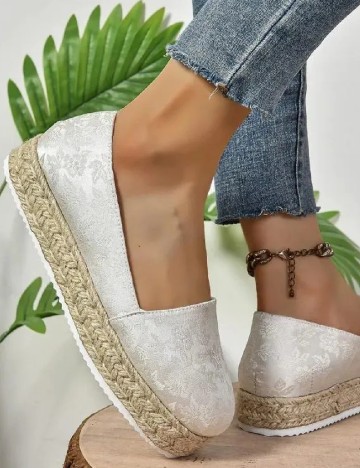 
						Espadrile SHEIN, crem
