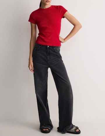 
						Tricou Reserved, rosu