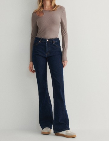 
						Bluza Reserved, maro