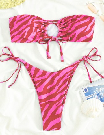
						Costum de baie SHEIN, roz
