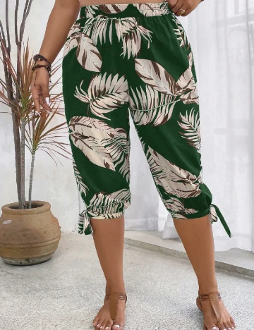 Pantaloni scurti SHEIN CURVE, verde Verde