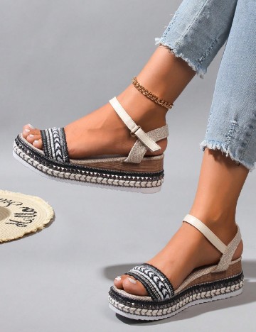 
						Sandale SHEIN, negru/crem