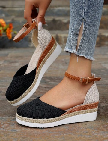 
						Sandale SHEIN, crem/negru