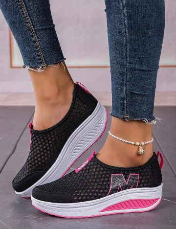 
						Adidasi SHEIN, negru