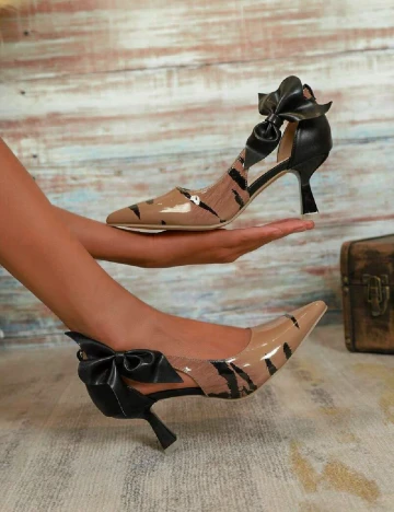 Pantofi SHEIN, maro