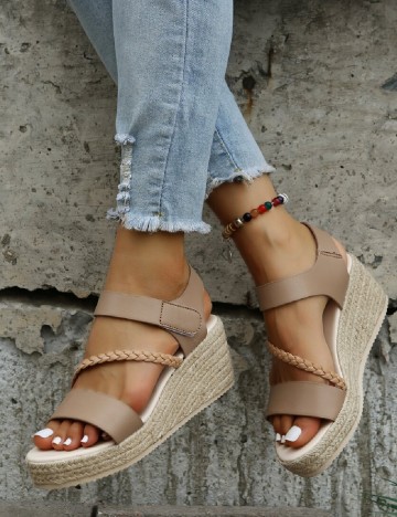 
						Sandale SHEIN, maro