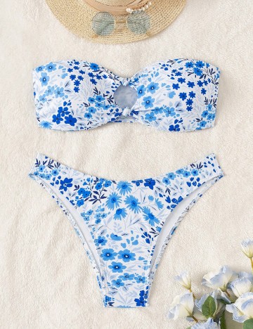 
						Costum de baie SHEIN, floral