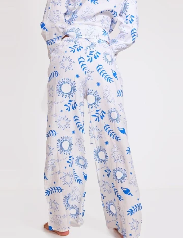 Pantaloni PRETTYLITTLETHING, alb