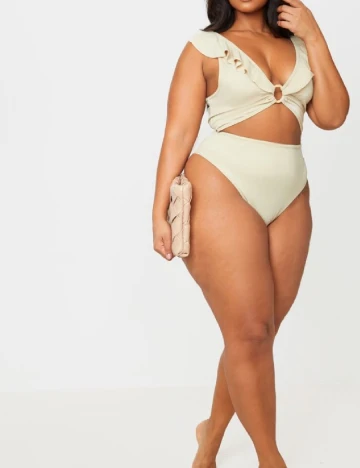 Costum de baie PRETTYLITTLETHING Plus Size, crem Crem