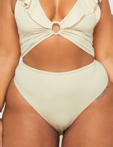 Costum de baie PRETTYLITTLETHING Plus Size, crem Crem