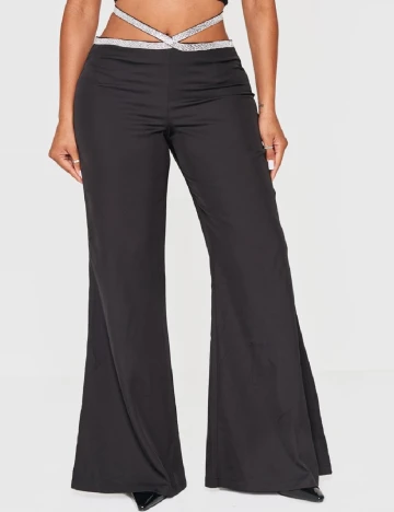 Pantaloni PRETTYLITTLETHING, negru