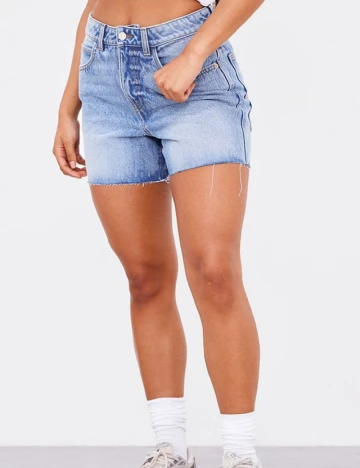 Pantaloni scurti PRETTYLITTLETHING, albastru