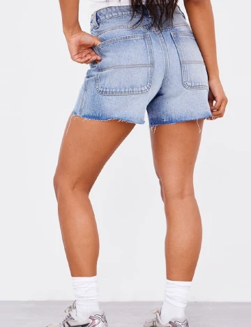 Pantaloni scurti PRETTYLITTLETHING, albastru