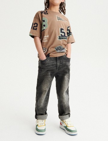 
						Tricou Reserved, maro