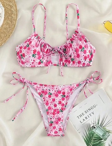 
						Costum de baie SHEIN, roz