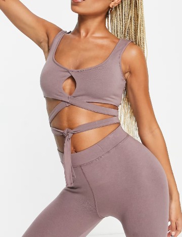 
						Top HIIT by ASOS, mov