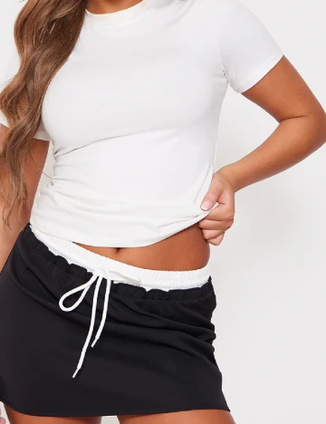 Fusta PRETTYLITTLETHING, negru Negru