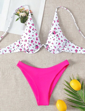 
						Costum de baie SHEIN, roz