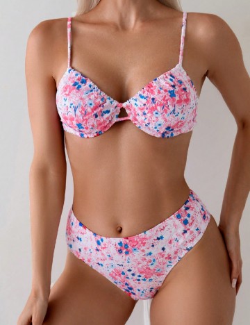 
						Costum de baie SHEIN, roz