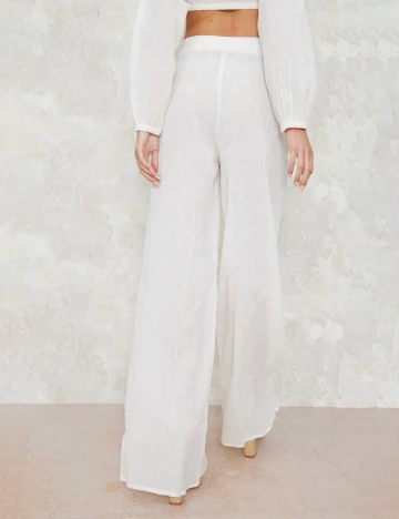 Pantaloni PRETTYLITTLETHING, alb