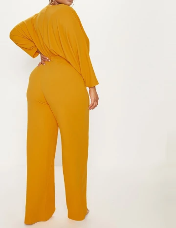 Salopeta PRETTYLITTLETHING Plus Size, mustar Galben