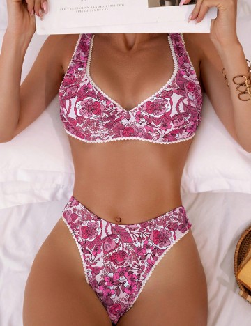 
						Costum de baie SHEIN, roz