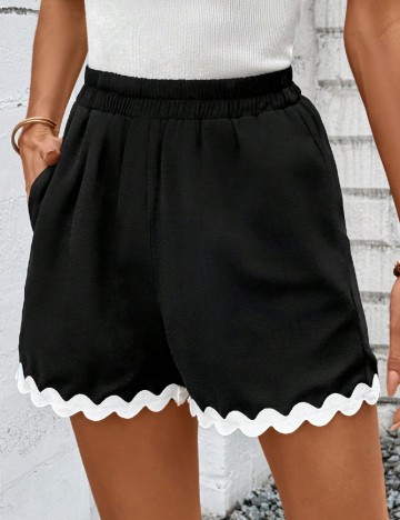 
						Pantaloni scurti SHEIN, negru