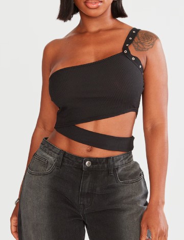 
						Top PRETTYLITTLETHING, negru