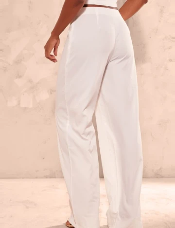 Pantaloni PRETTYLITTLETHING, alb