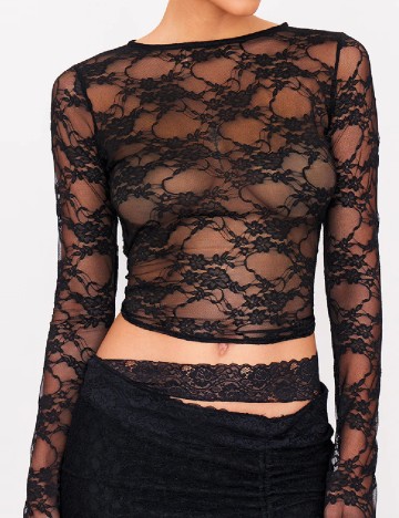 Top PRETTYLITTLETHING, negru