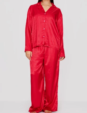 Pijama PRETTYLITTLETHING, rosu