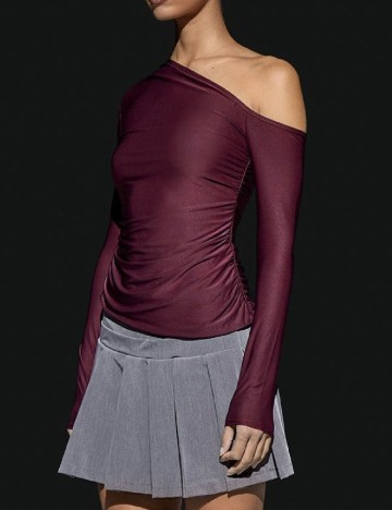Bluza PRETTYLITTLETHING, pruna