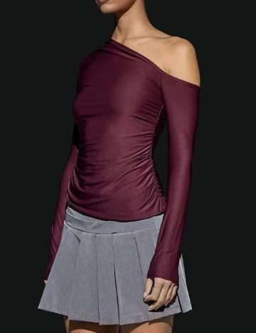 Bluza PRETTYLITTLETHING, pruna