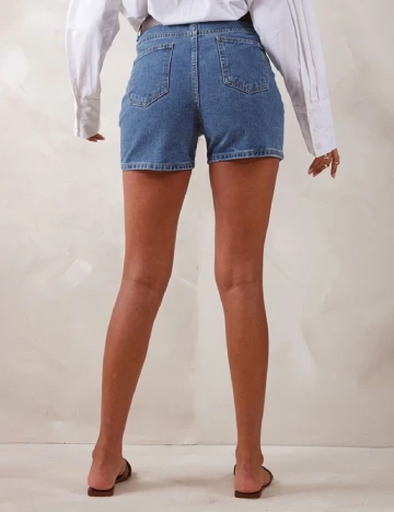 Pantaloni scurti PRETTYLITTLETHING, albastru
