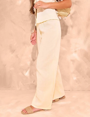 Pantaloni PRETTYLITTLETHING, galben