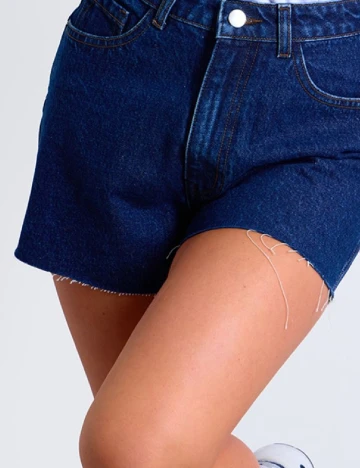 Pantaloni scurti PRETTYLITTLETHING, bleumarin