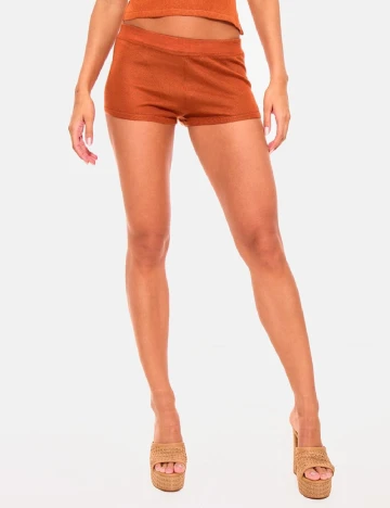 Pantaloni scurti PRETTYLITTLETHING, maro