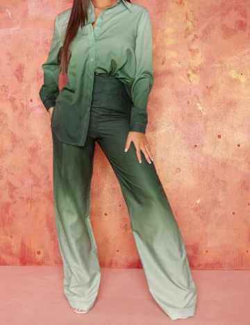 Pantaloni PRETTYLITTLETHING, verde