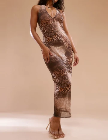 Rochie lunga PRETTYLITTLETHING, maro