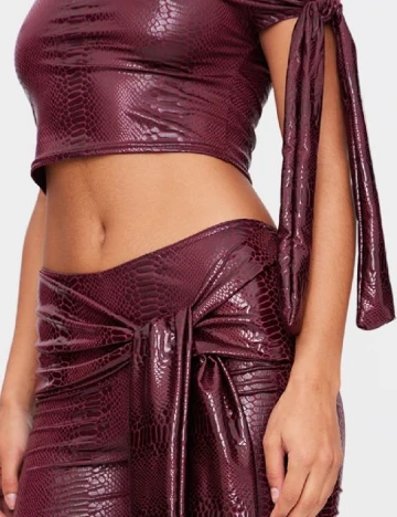 Top PRETTYLITTLETHING, visiniu