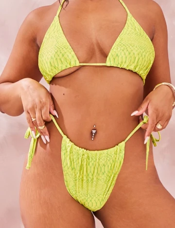 Chilot de  baie PRETTYLITTLETHING Plus Size, galben Galben