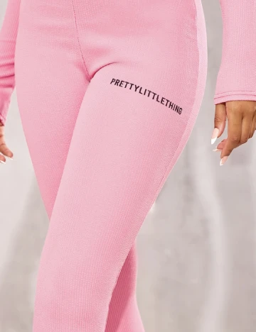 Pantaloni PRETTYLITTLETHING, roz Roz