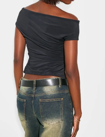 Top PRETTYLITTLETHING, negru