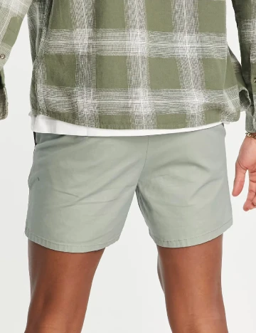 Pantaloni scurti ASOS, verde deschis