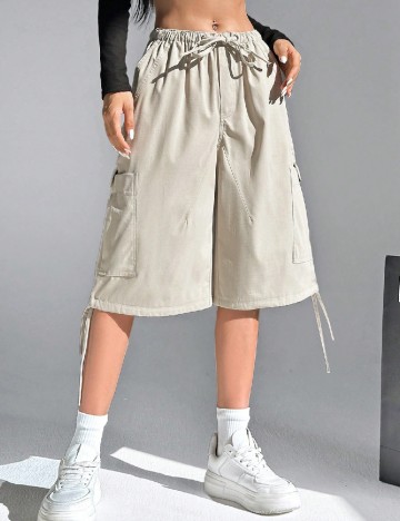 
						Pantaloni scurti SHEIN, bej