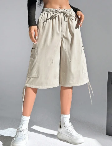 Pantaloni scurti SHEIN, bej